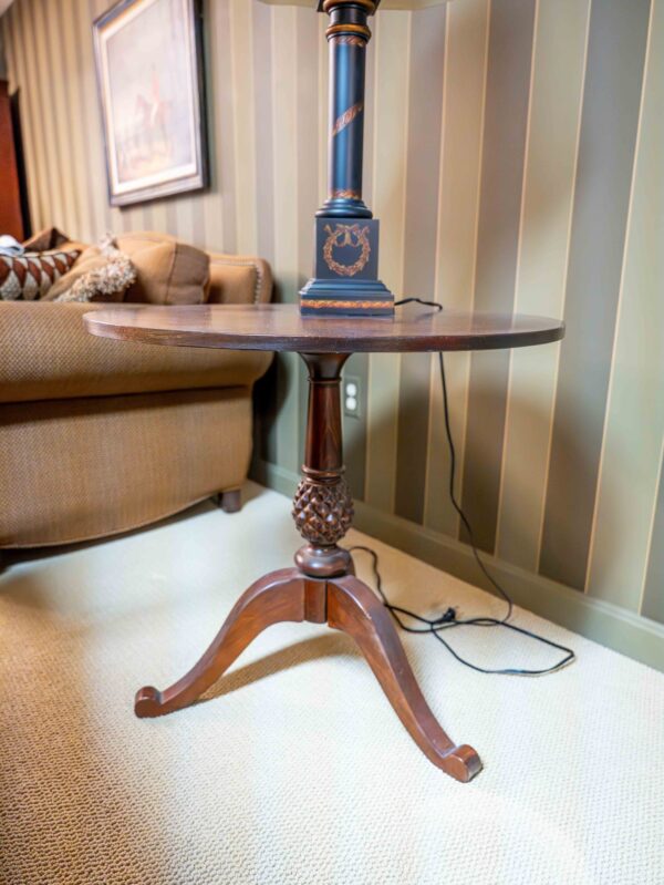 Ethan Allen Round Top End Table – Carved Pedestal Base