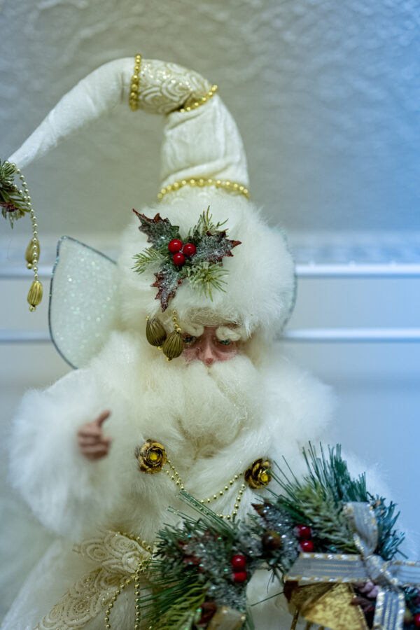 MARK ROBERTS COLLECTIBLE SANTA - Image 4