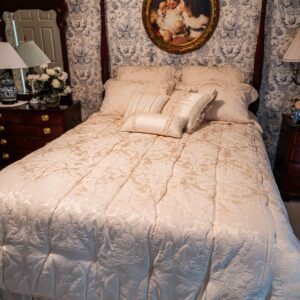ETHAN ALLEN QUEEN-SIZED BEDDING SET