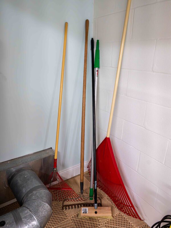 OUTDOOR TOOL LOT - Image 4