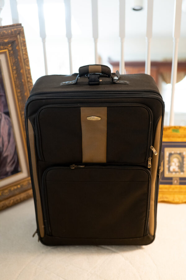 Ricardo Large Suitcase – 31” Height / 20” Width / 11” Depth