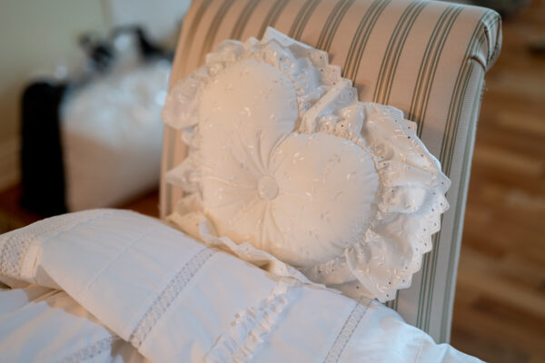 Ethan Allen White Bedspread – Queen Size - Image 3