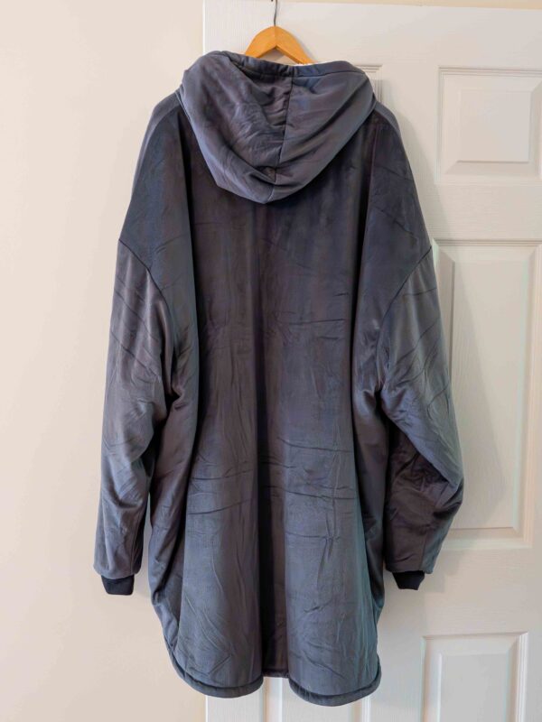 Gray Comfy Oversized Wearable Blanket – One Size Fits All - Image 4
