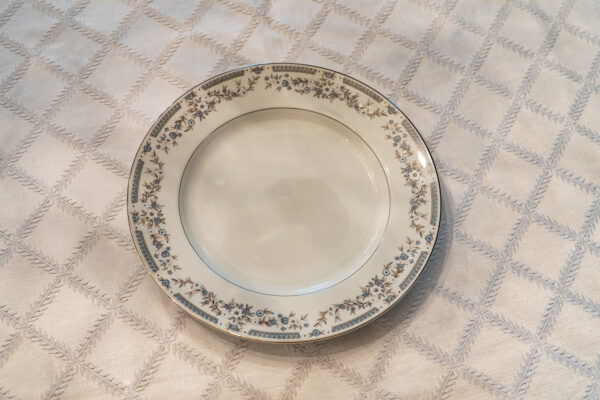Aragon Fine China Dinnerware Set – Blue Floral Pattern, 28 Pieces - Image 2