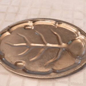 Unbranded Silver Leaf-Shaped Serving Platter – 18” x 13.5”