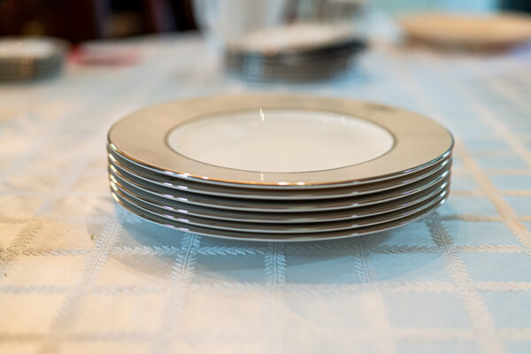 Kate Spade New York Dinnerware Set – 6 Place Settings (Dragonfly Pattern) - Image 5