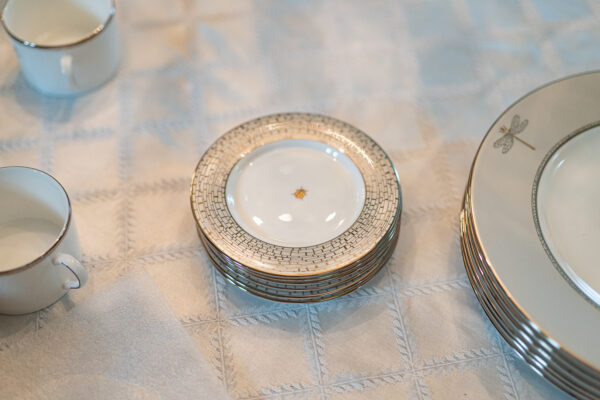 Kate Spade New York Dinnerware Set – 6 Place Settings (Dragonfly Pattern) - Image 9
