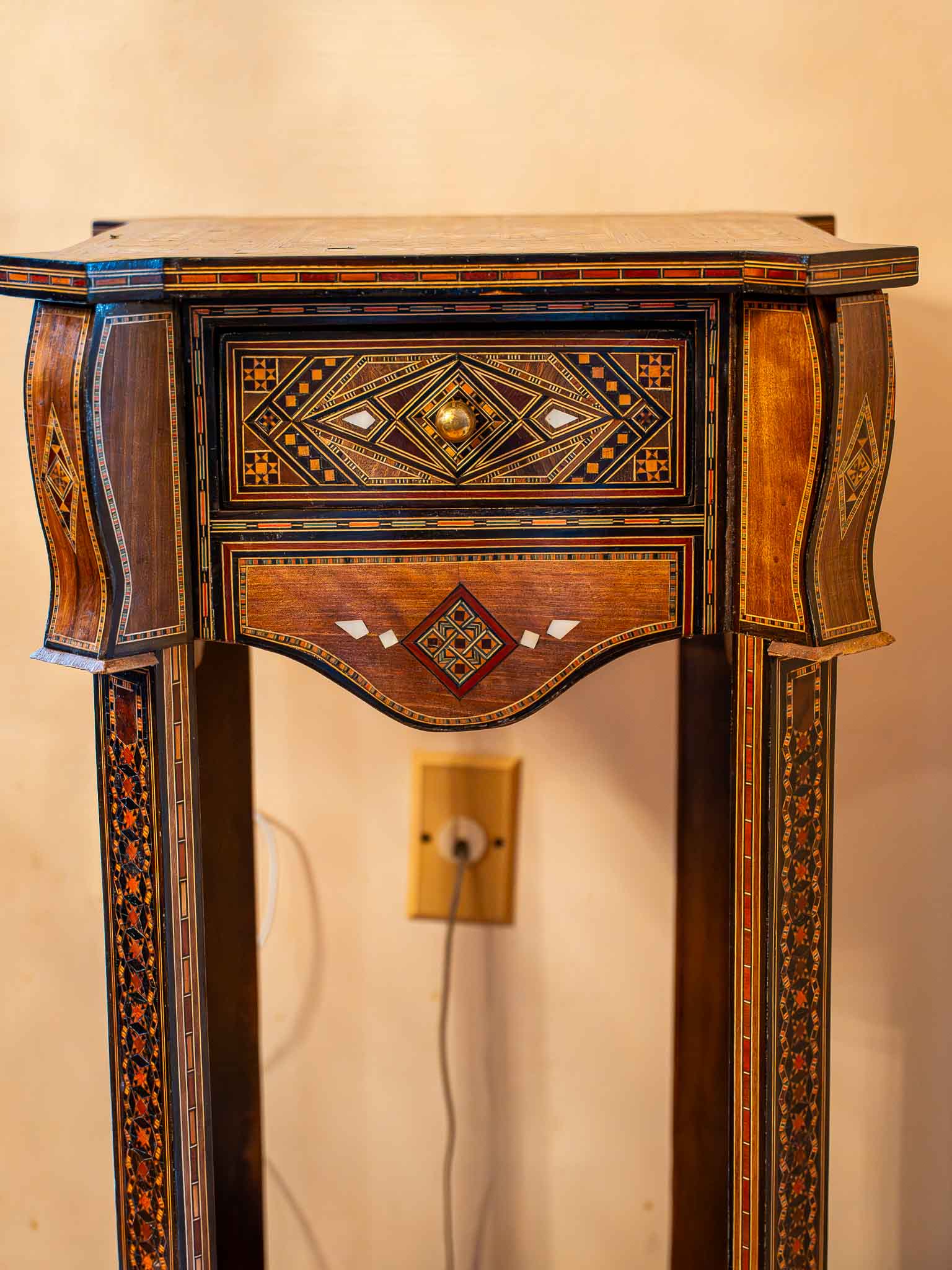 Vintage Oriental Inlaid Wood Side Table Corner Accent Table w/ Drawer - Image 3