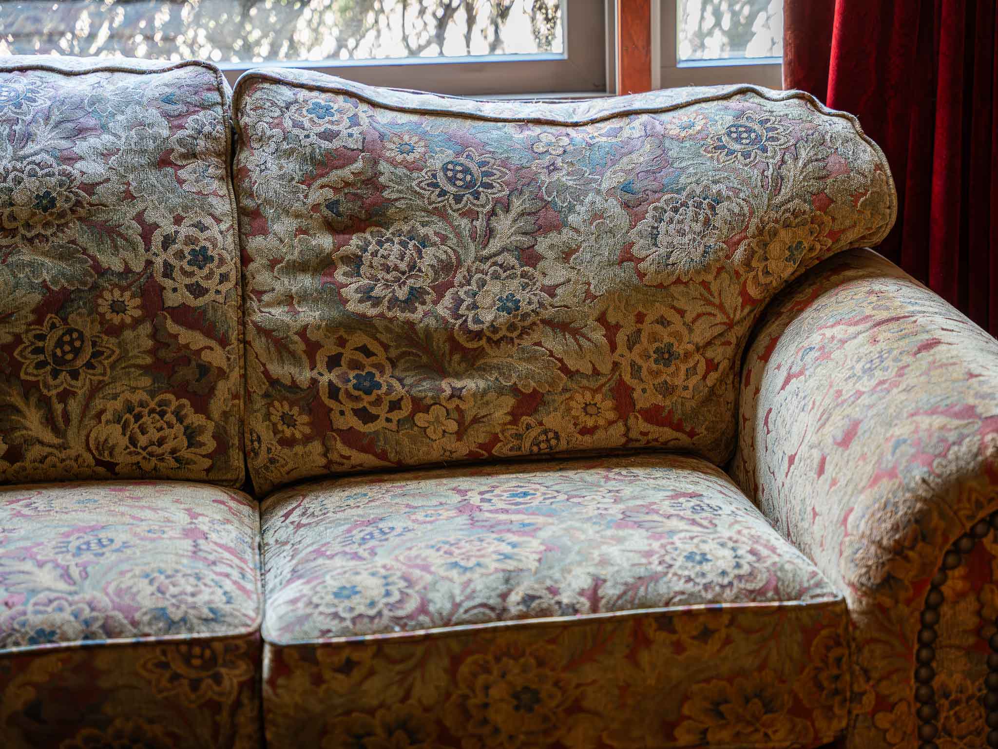 Flexsteel Floral Upholstered Sofa Couch Nailhead Trim Rolled Arm - Image 3