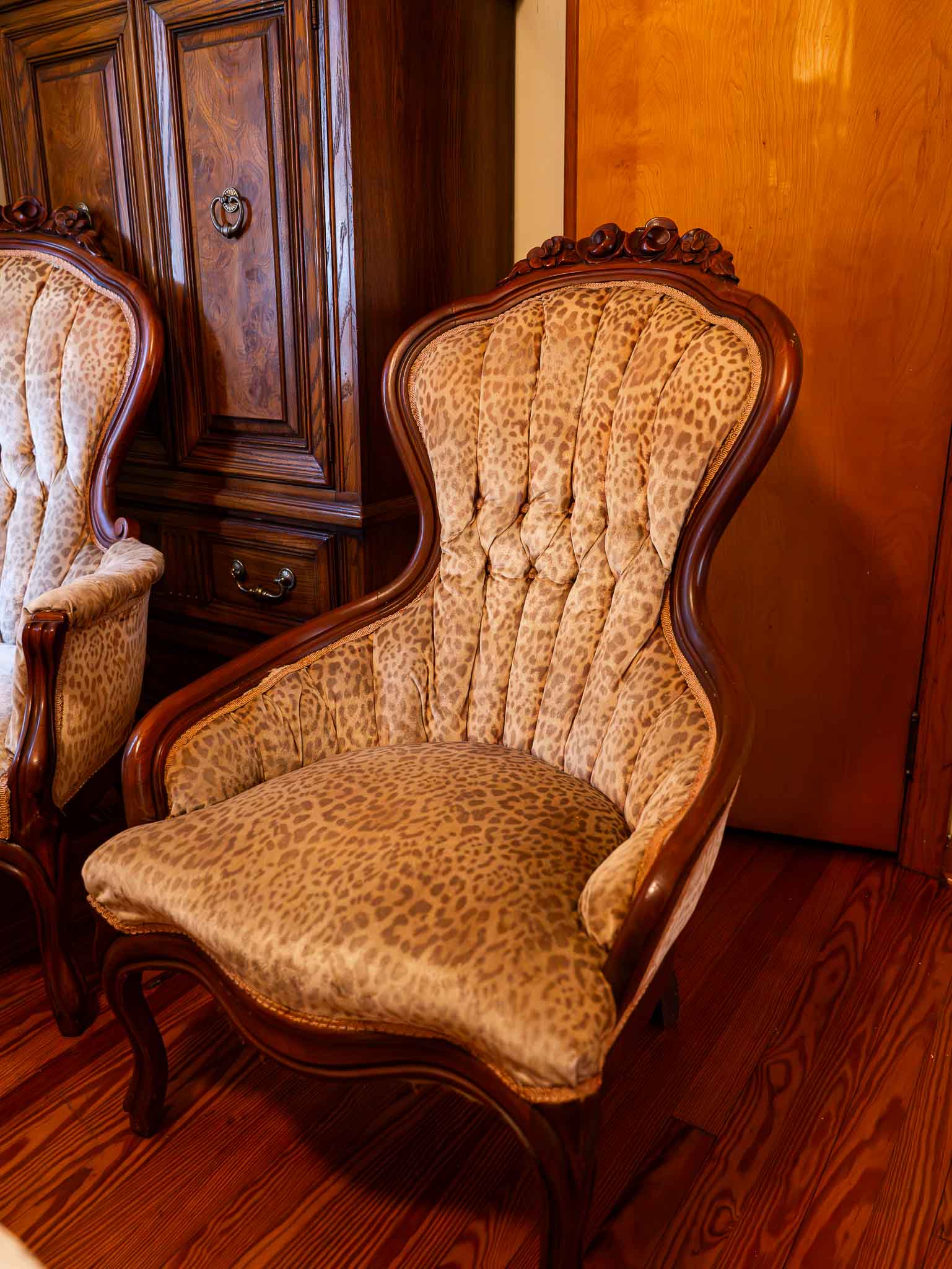 Vintage Upholstered Leopard Print Accent Chairs (Pair) – Tufted Wood Frame - Image 5