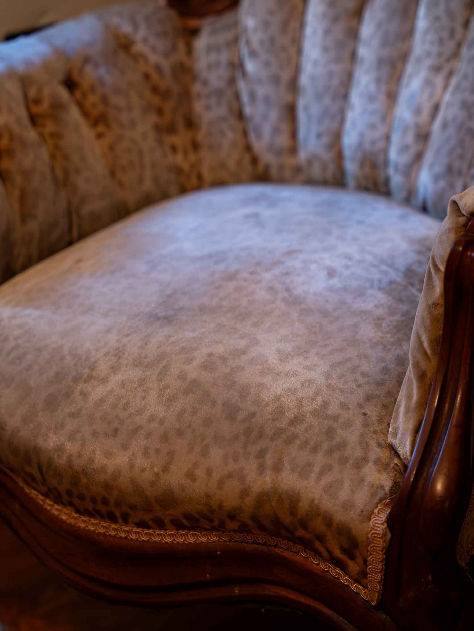 Vintage Upholstered Leopard Print Accent Chairs (Pair) – Tufted Wood Frame - Image 4