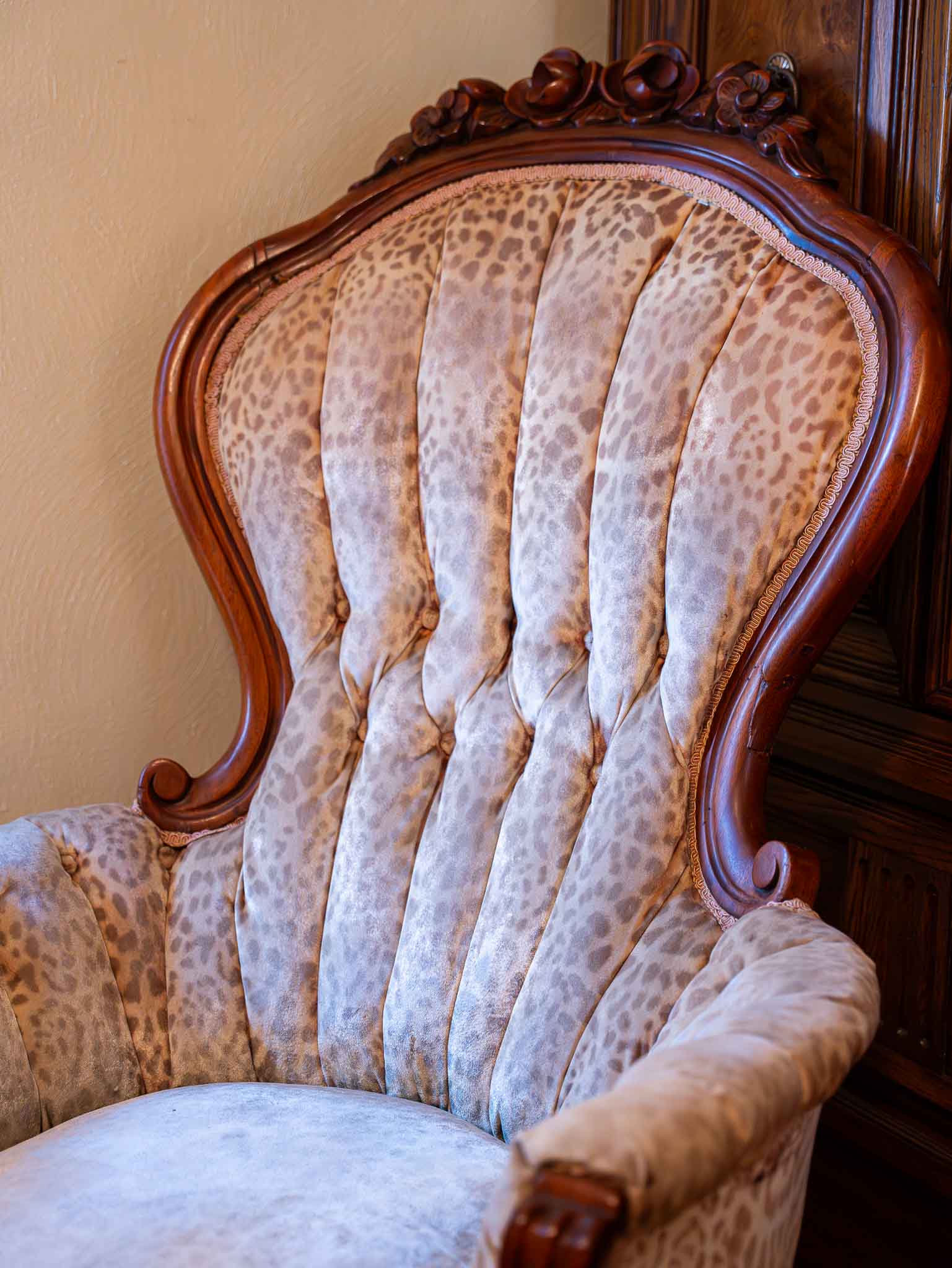 Vintage Upholstered Leopard Print Accent Chairs (Pair) – Tufted Wood Frame - Image 3