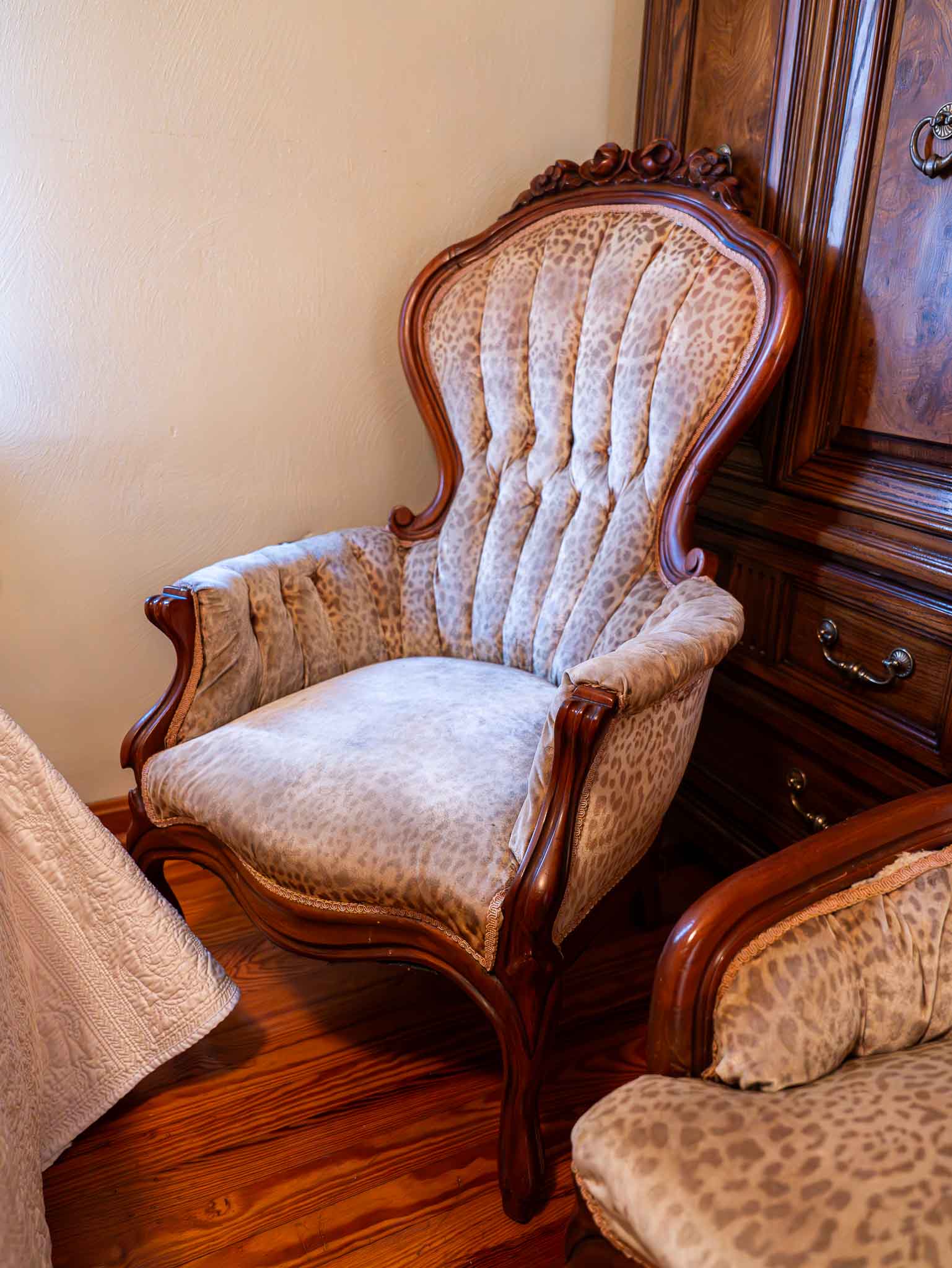 Vintage Upholstered Leopard Print Accent Chairs (Pair) – Tufted Wood Frame - Image 2