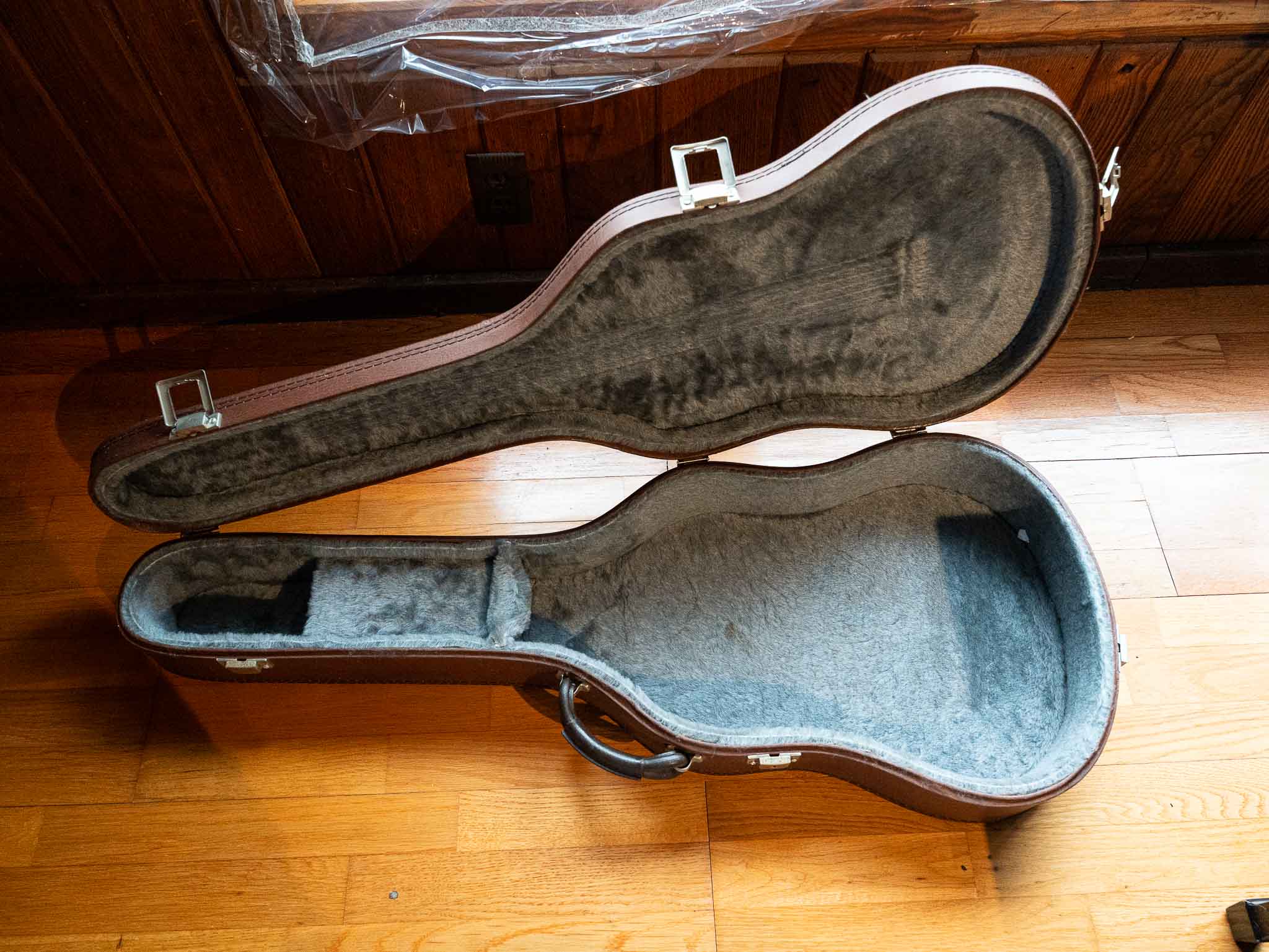 Vintage Leather Acoustic Guitar Case – Brown Hard Case – Plush Interior