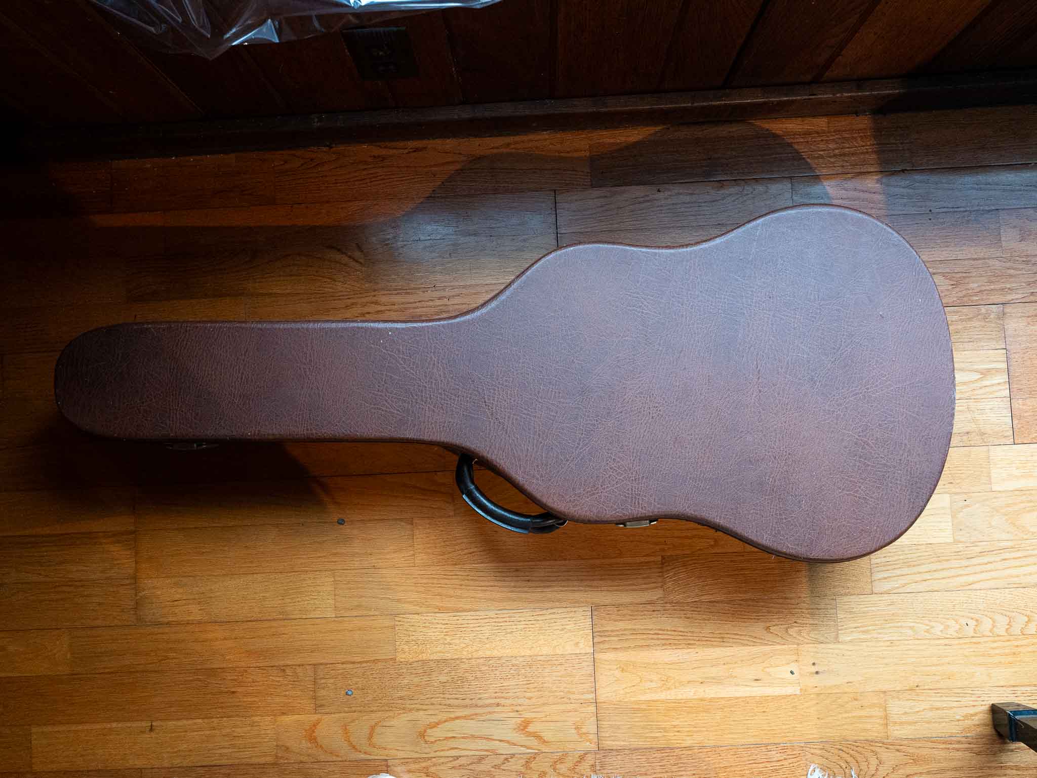 Vintage Leather Acoustic Guitar Case – Brown Hard Case – Plush Interior - Image 3