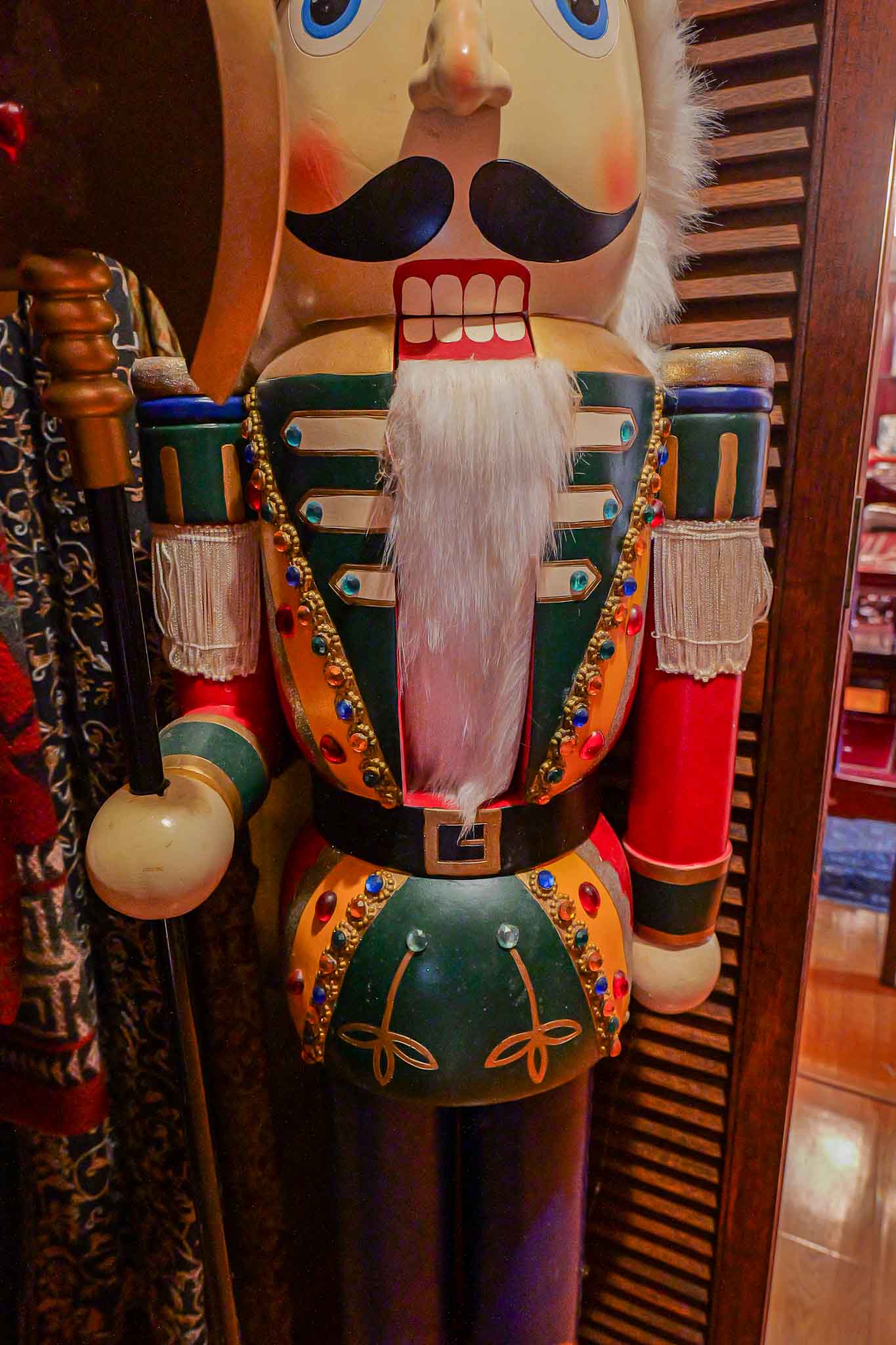 5FT Large Wooden King Nutcracker – Life Size Holiday Display Figure - Image 3