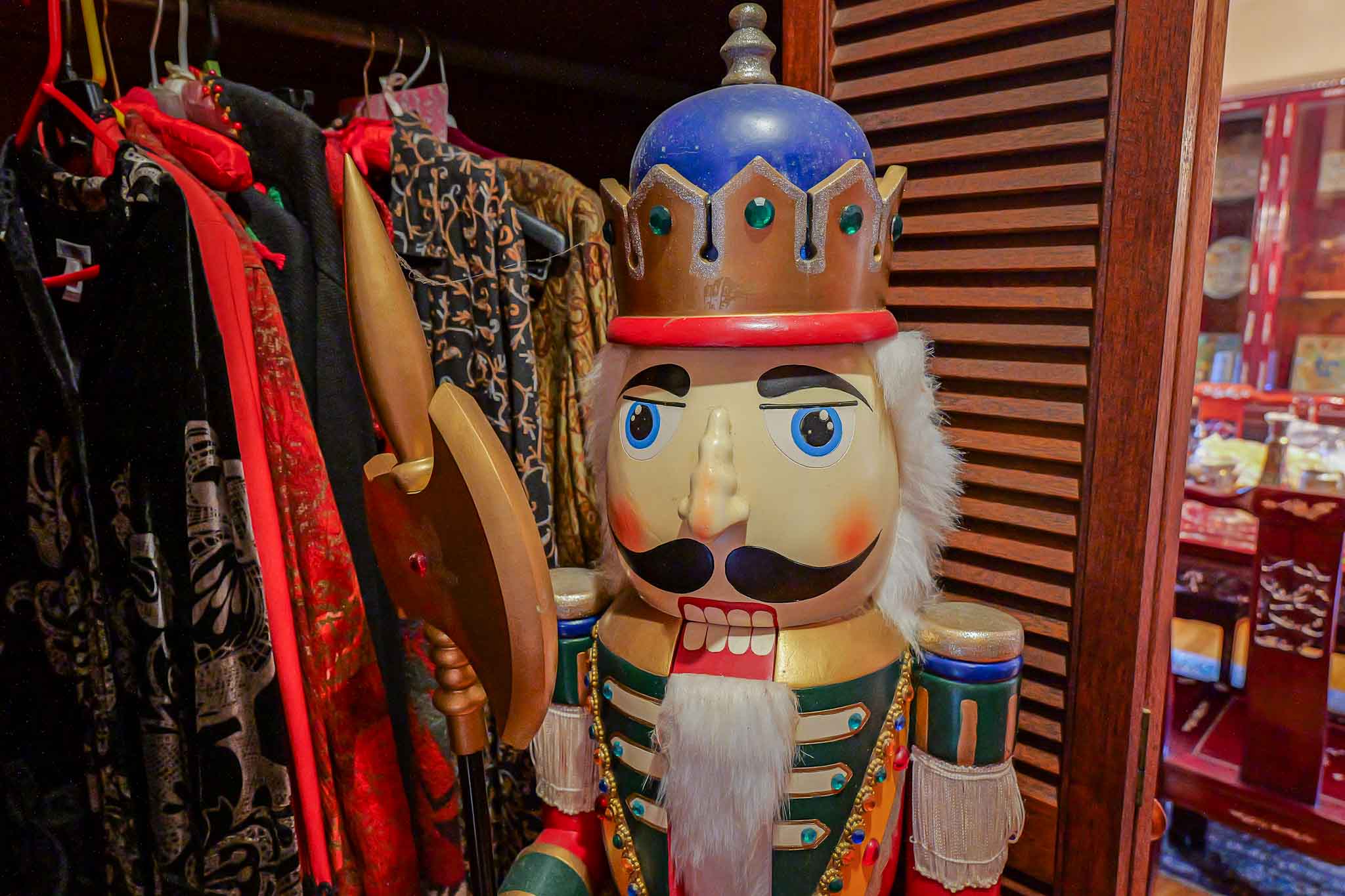 5FT Large Wooden King Nutcracker – Life Size Holiday Display Figure - Image 2