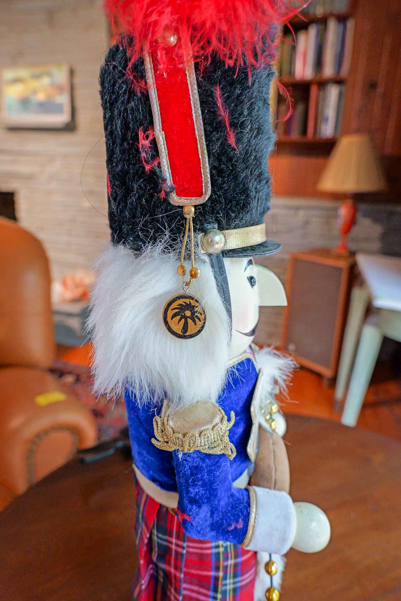 Bombay Company Scottish Bagpiper Nutcracker – 23” Tall Holiday Decor - Image 6