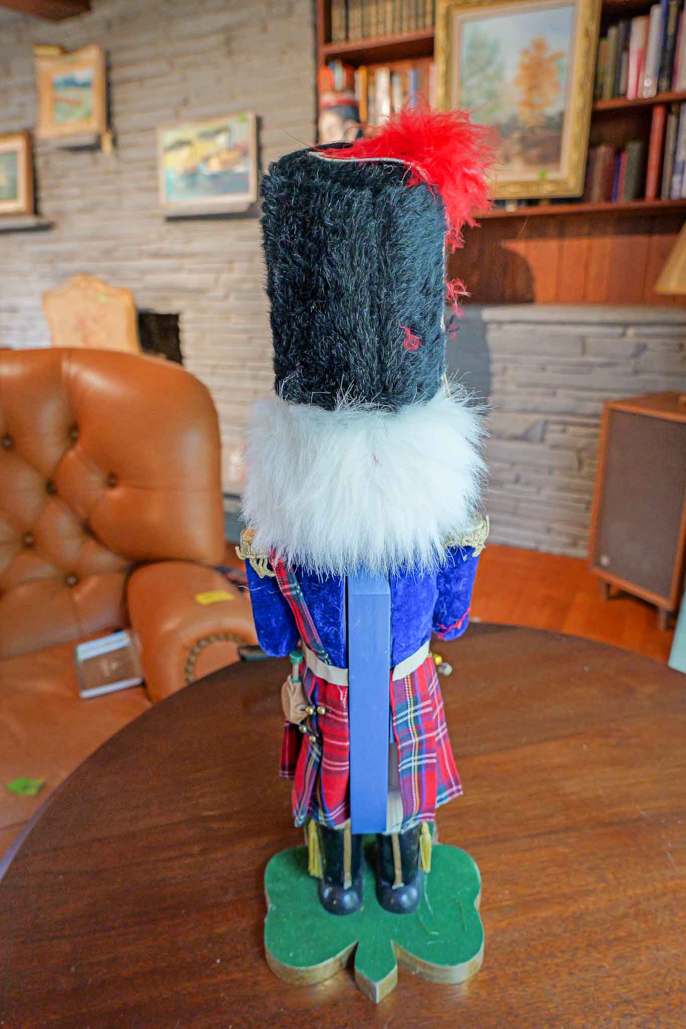 Bombay Company Scottish Bagpiper Nutcracker – 23” Tall Holiday Decor - Image 5