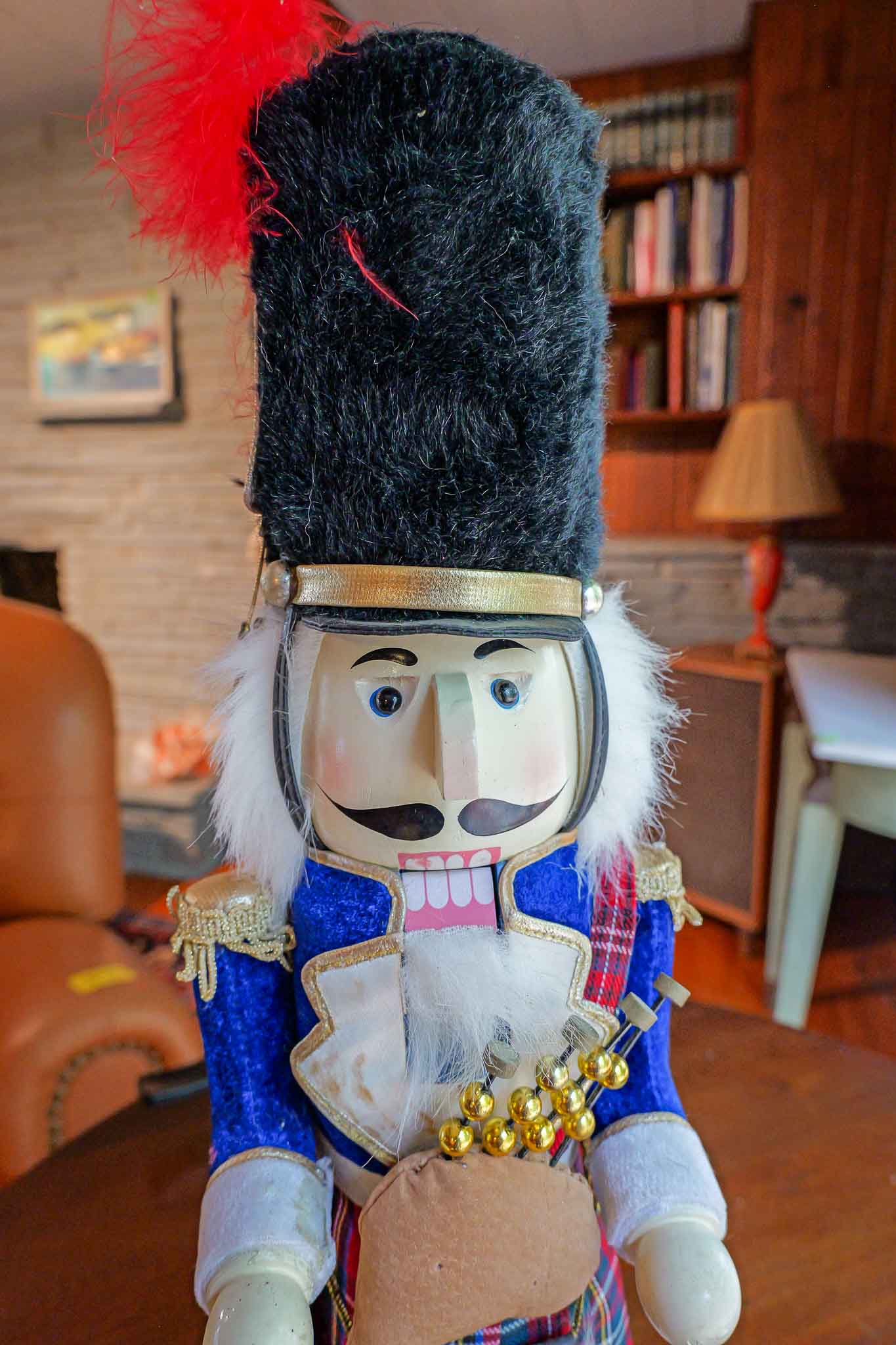 Bombay Company Scottish Bagpiper Nutcracker – 23” Tall Holiday Decor - Image 2