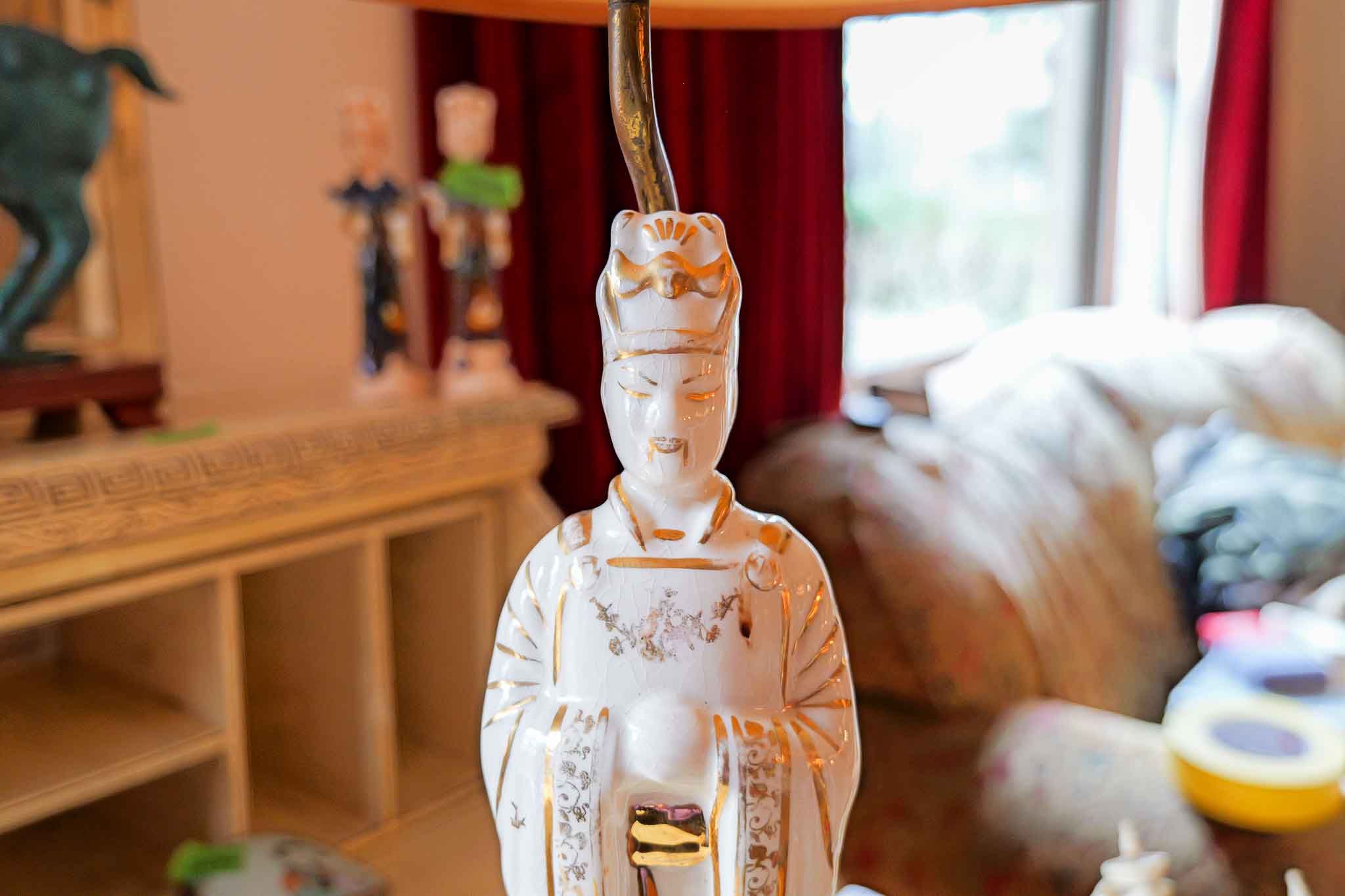 VINTAGE ORIENTAL PORCELAIN FIGURAL TABLE LAMP - Image 5