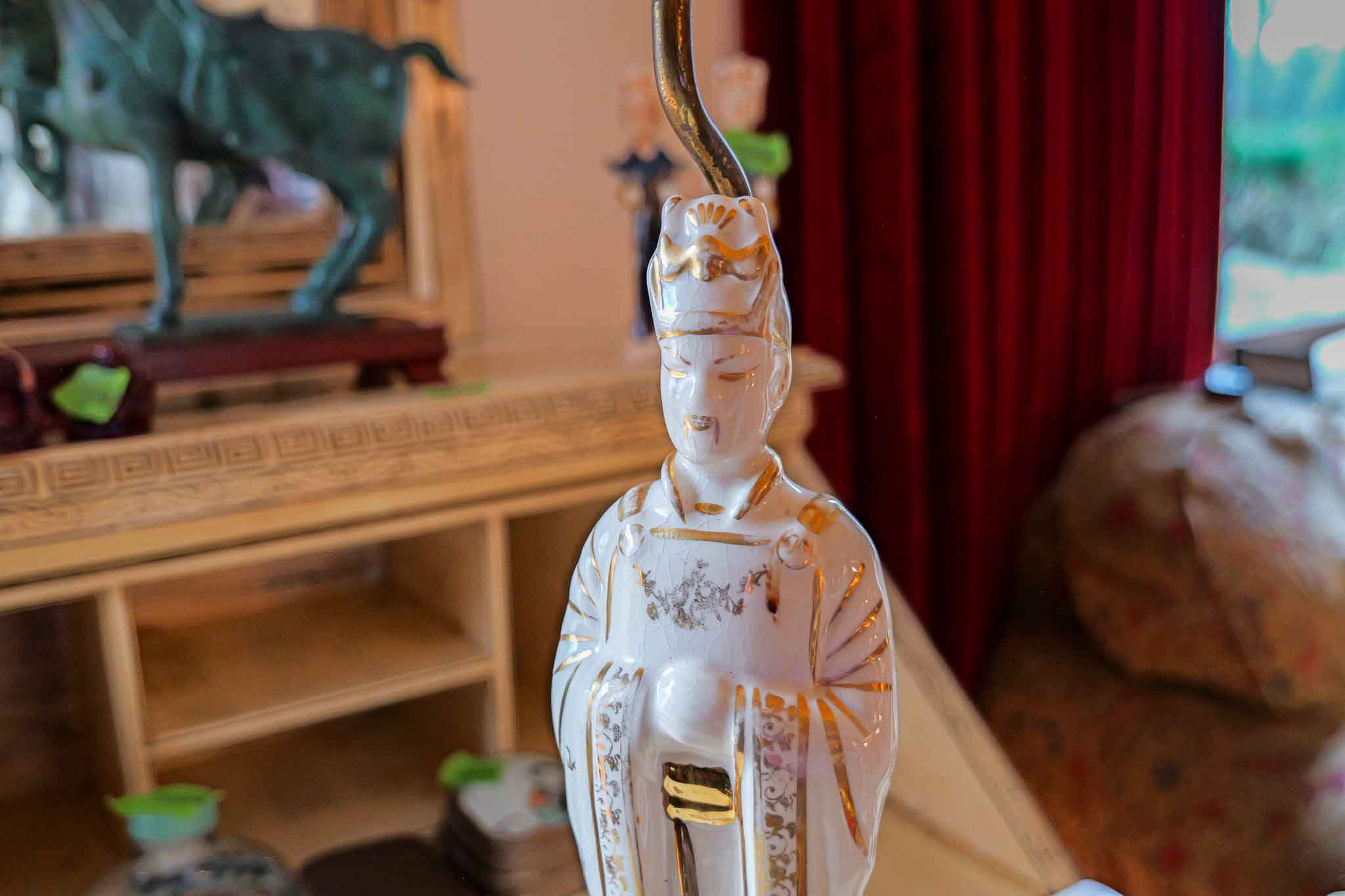 VINTAGE ORIENTAL PORCELAIN FIGURAL TABLE LAMP - Image 3