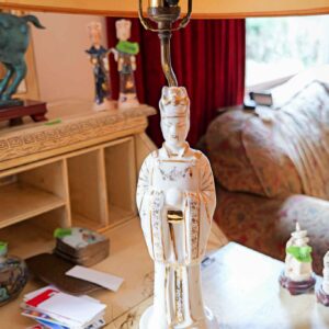 VINTAGE ORIENTAL PORCELAIN FIGURAL TABLE LAMP