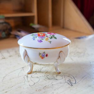 VINTAGE GERMAN PORCELAIN TRINKET BOX (FLORAL)