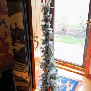 2091 -5 FT FLOCKED POTTED CHRISTMAS TREE (SLIM / PENCIL STYLE)