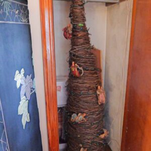 LR CLOSET - DECORATIVE GRAPEVINE CONE TREE WITH FIGURAL ACCENTS