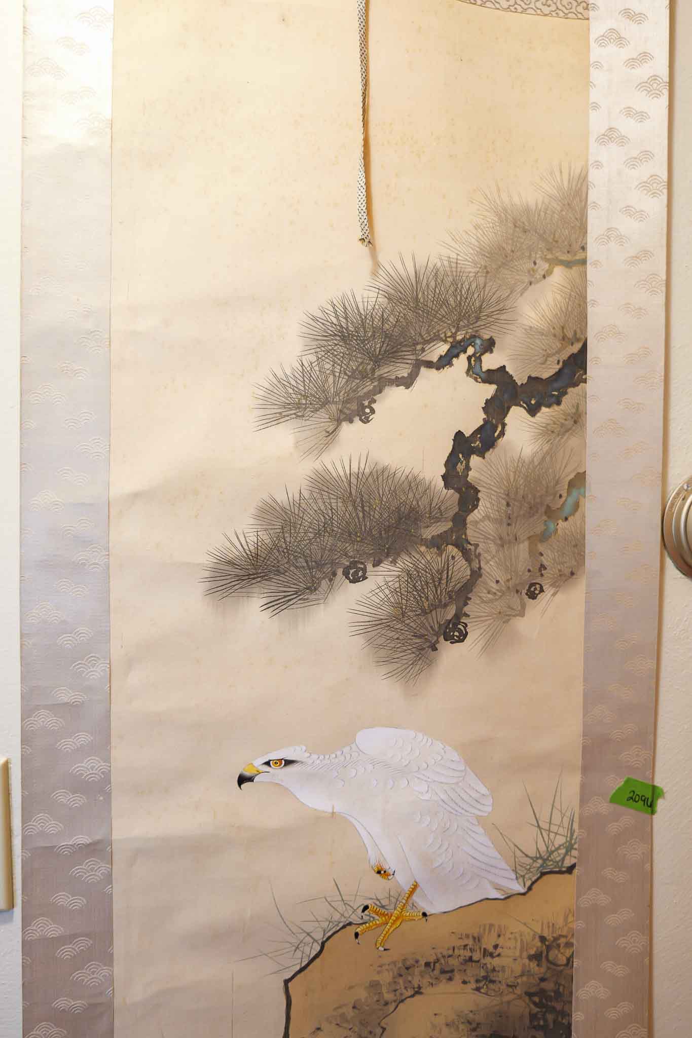 TRADITIONAL JAPANESE HANGING SCROLL – WHITE HAWK (KAKEMONO) - Image 4