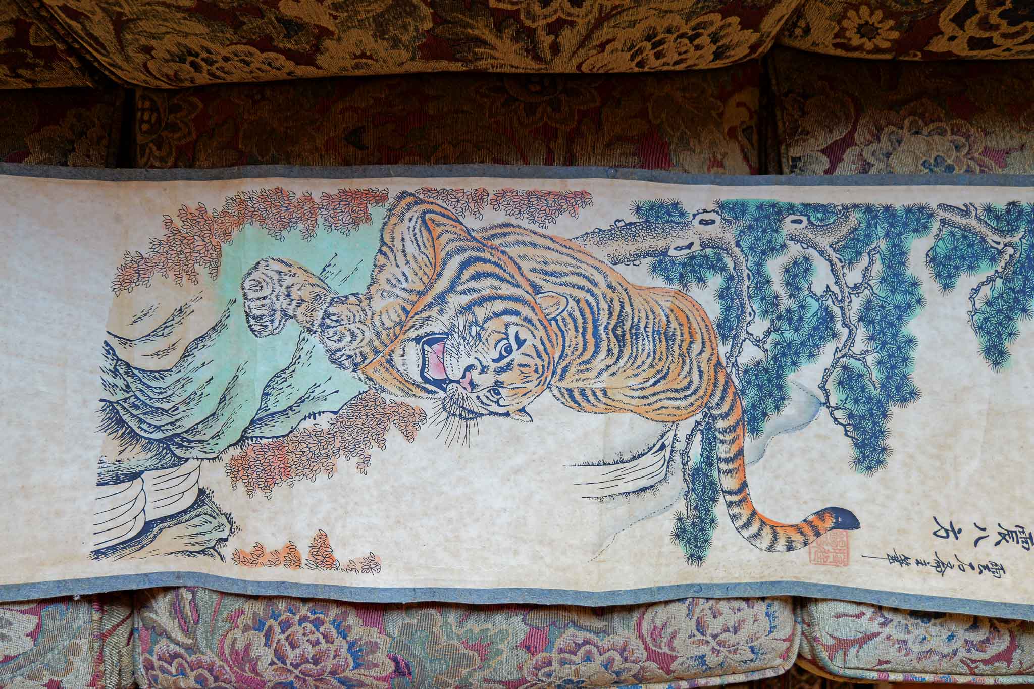 VINTAGE DECORATIVE CHINESE HANGING SCROLL – ROARING TIGER (FORWARD FACING) - Image 2