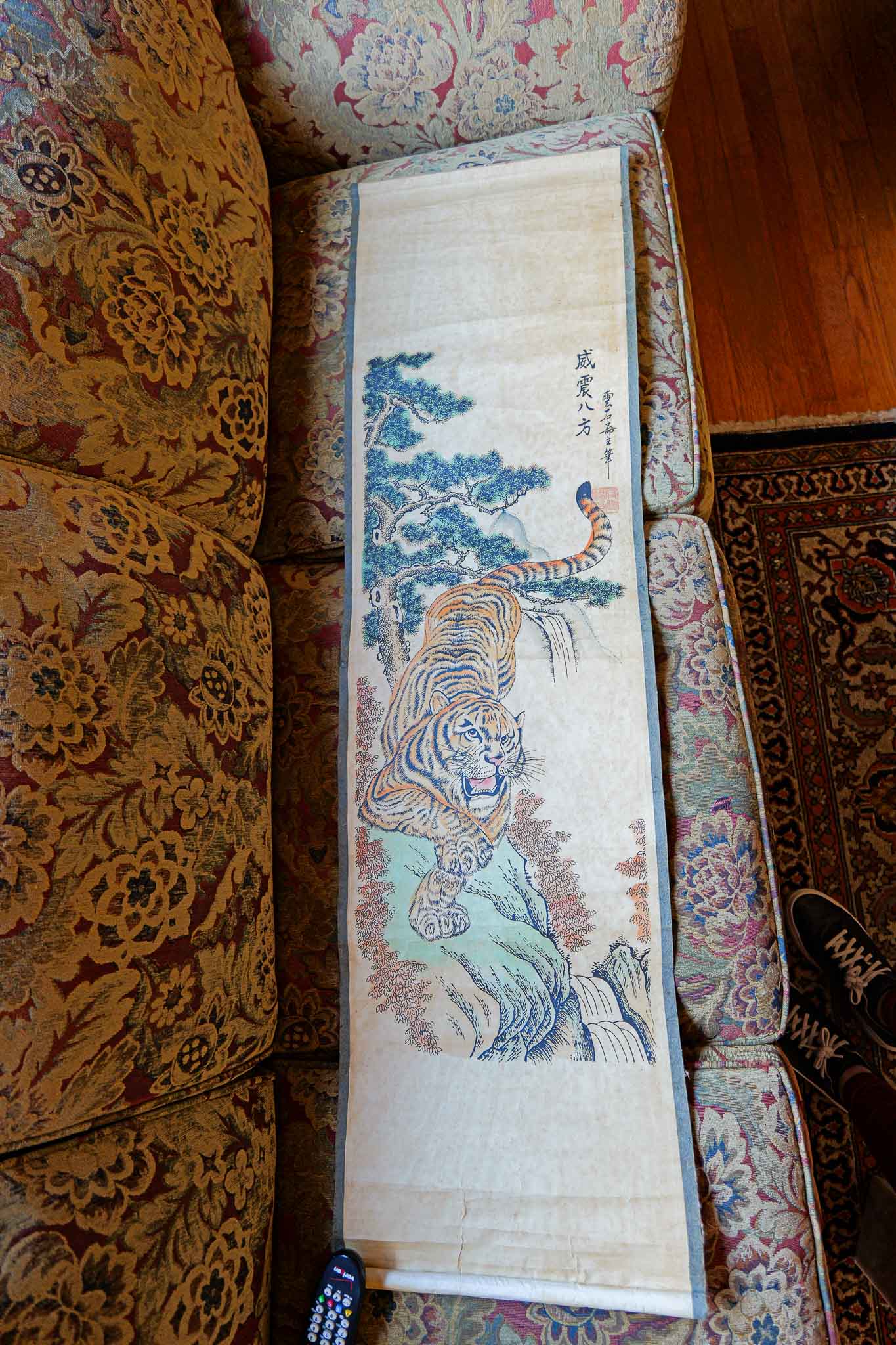 VINTAGE DECORATIVE CHINESE HANGING SCROLL – ROARING TIGER (FORWARD FACING)