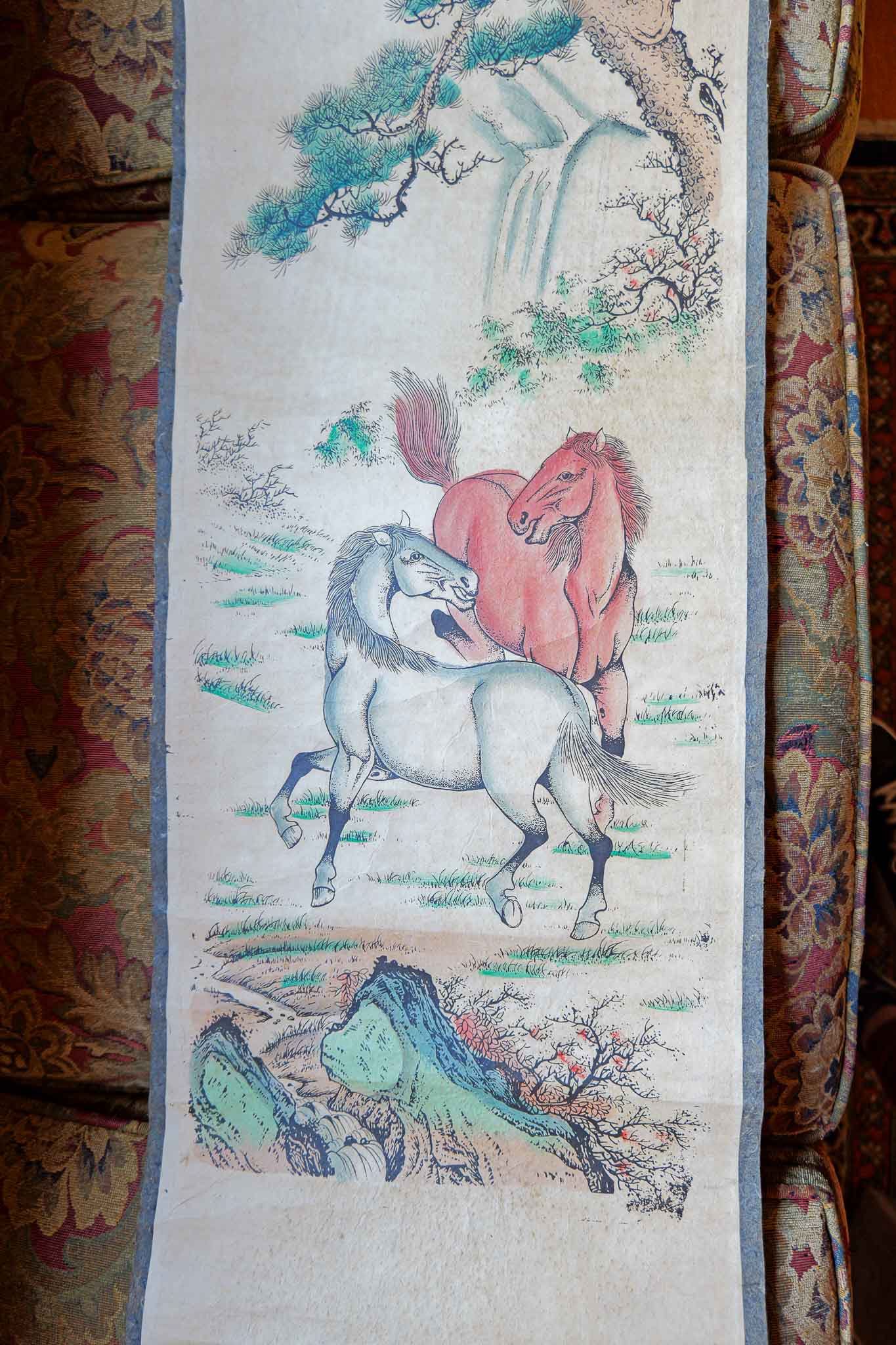 VINTAGE DECORATIVE CHINESE HANGING SCROLL – TWO HORSES - Image 4