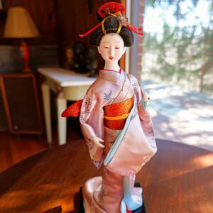 TRADITIONAL JAPANESE GEISHA STANDING DOLL – LAVENDER KIMONO