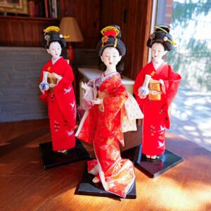 TRADITIONAL JAPANESE GEISHA STANDING DOLLS – RED KIMONO SET (3 PIECES)
