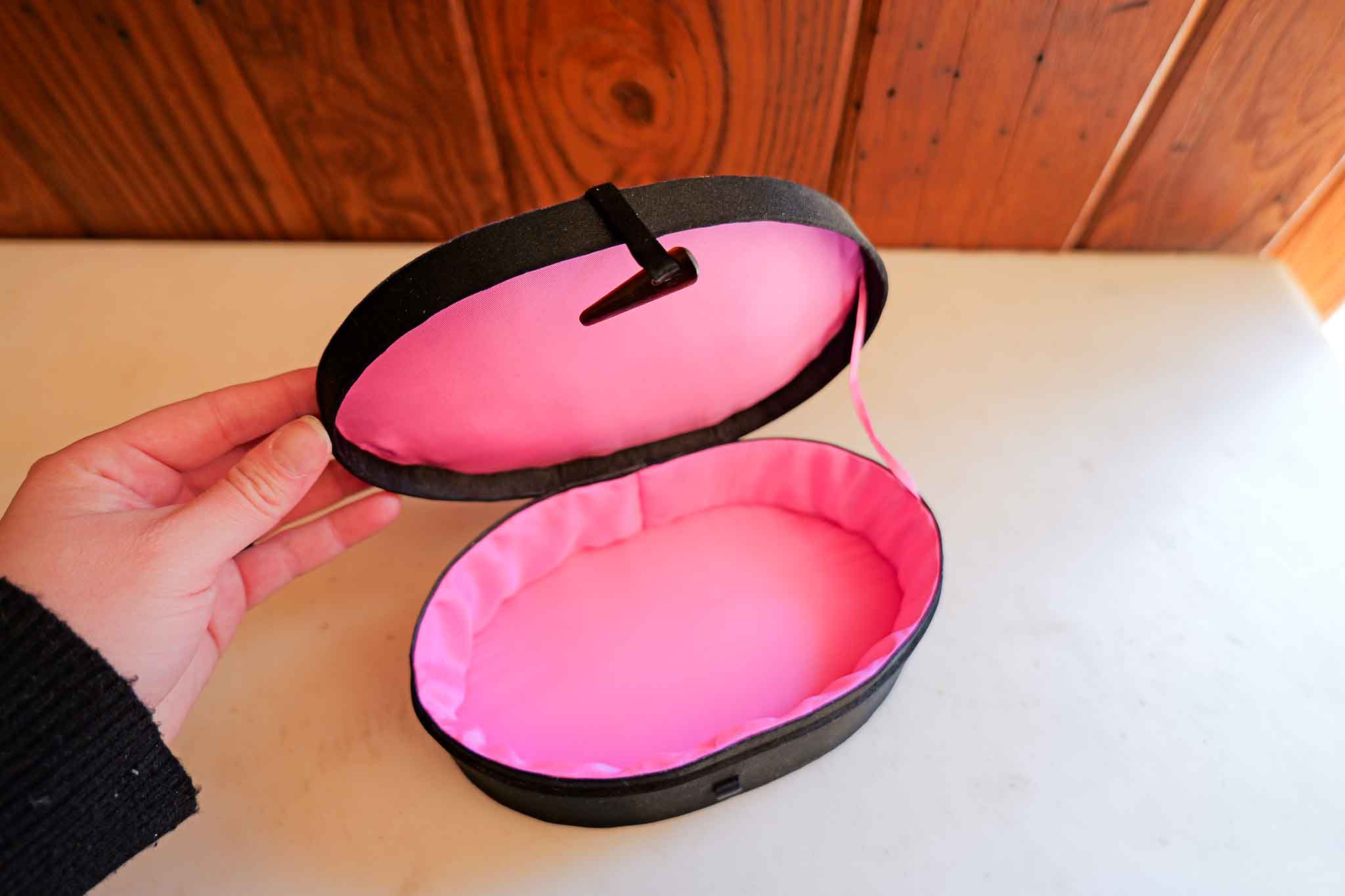 VINTAGE CHINESE EMBROIDERED PHOENIX SILK CASE / JEWELRY BOX - Image 4