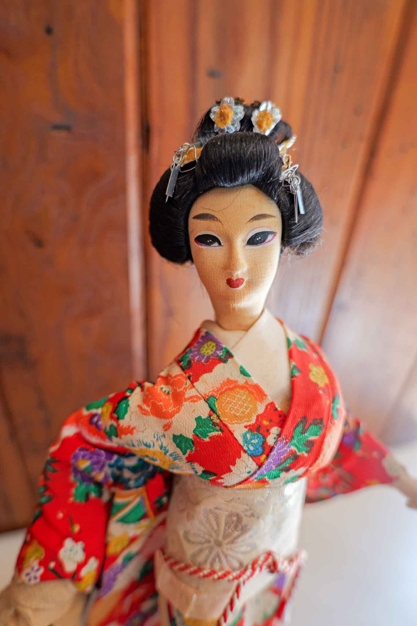 VINTAGE JAPANESE AZUMA MIYAKO JISHI DOLL – HANDCRAFTED KIMONO FIGURE (NO. 22, MADE IN JAPAN) - Image 2