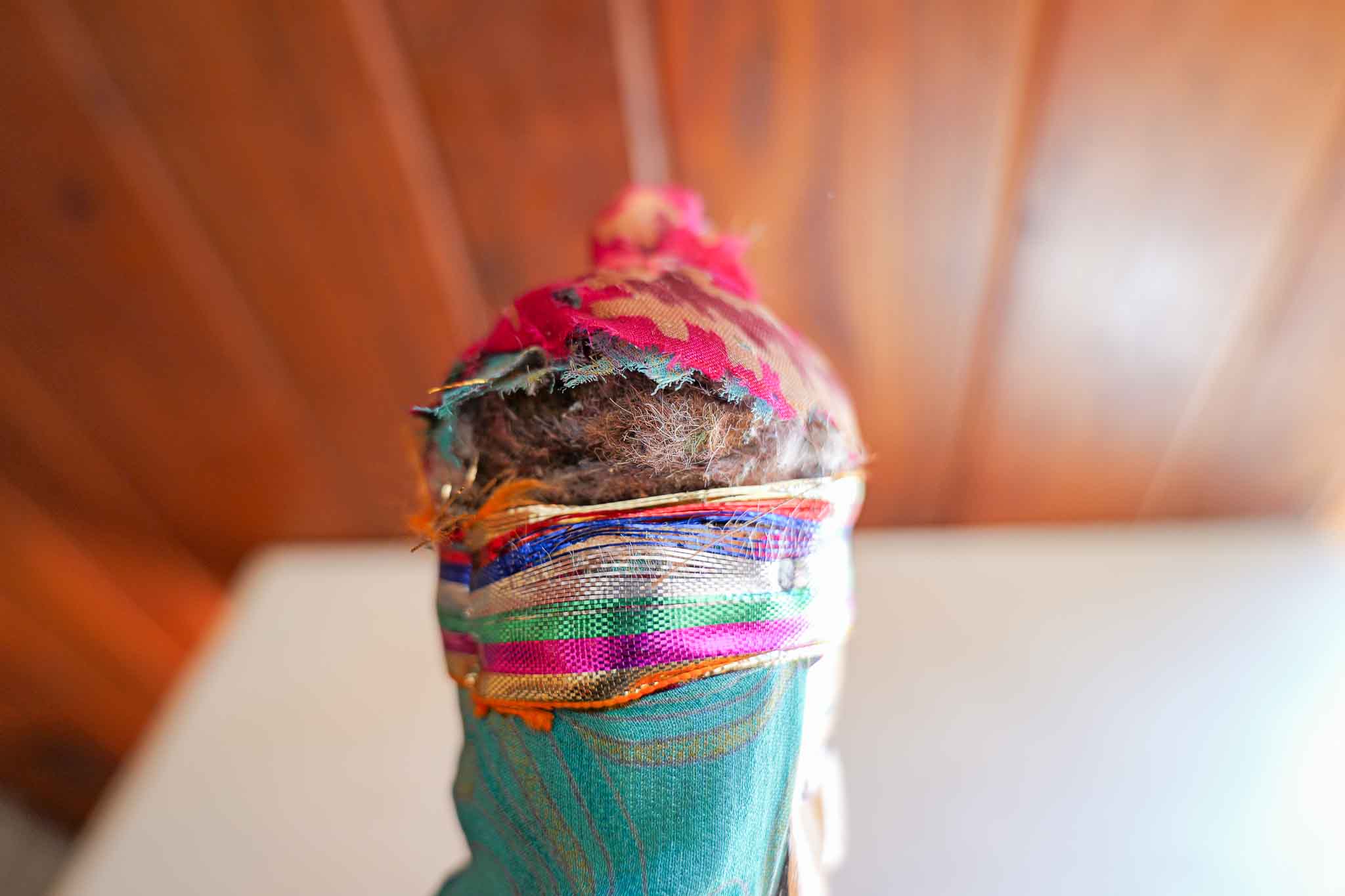 VINTAGE INDIAN SPRING PUPPET – HANDCRAFTED RAJASTHANI FOLK ART DOLL (18”) - Image 4