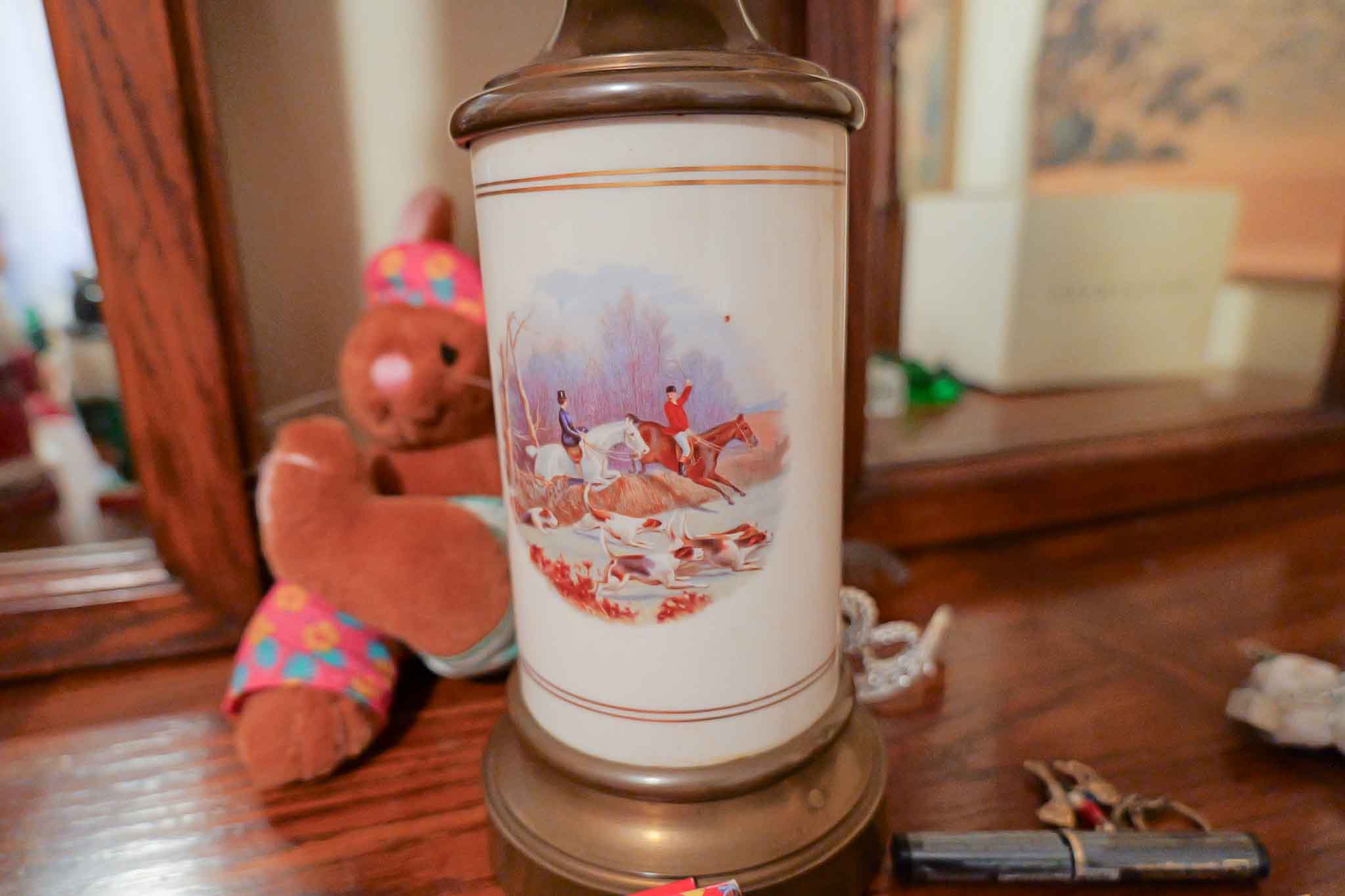 Vintage Toleware Style Drum Shade Table Lamp w/ Fox Hunt Scene Base – 27” Tall - Image 3