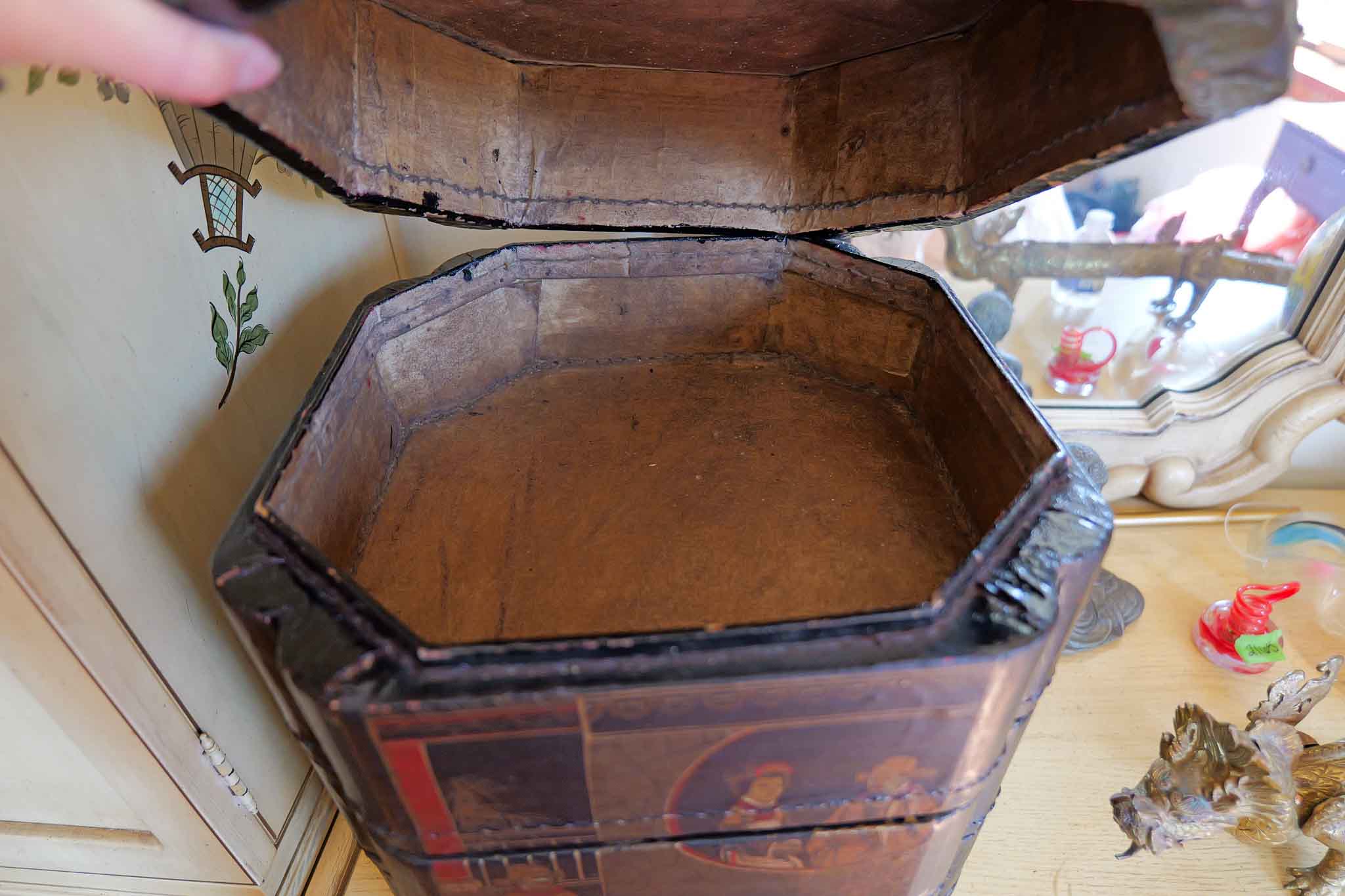 Vintage Asian Lacquer Tiered Stacking Box – Hand-Painted Chinoiserie Design Storage Chest - Image 5