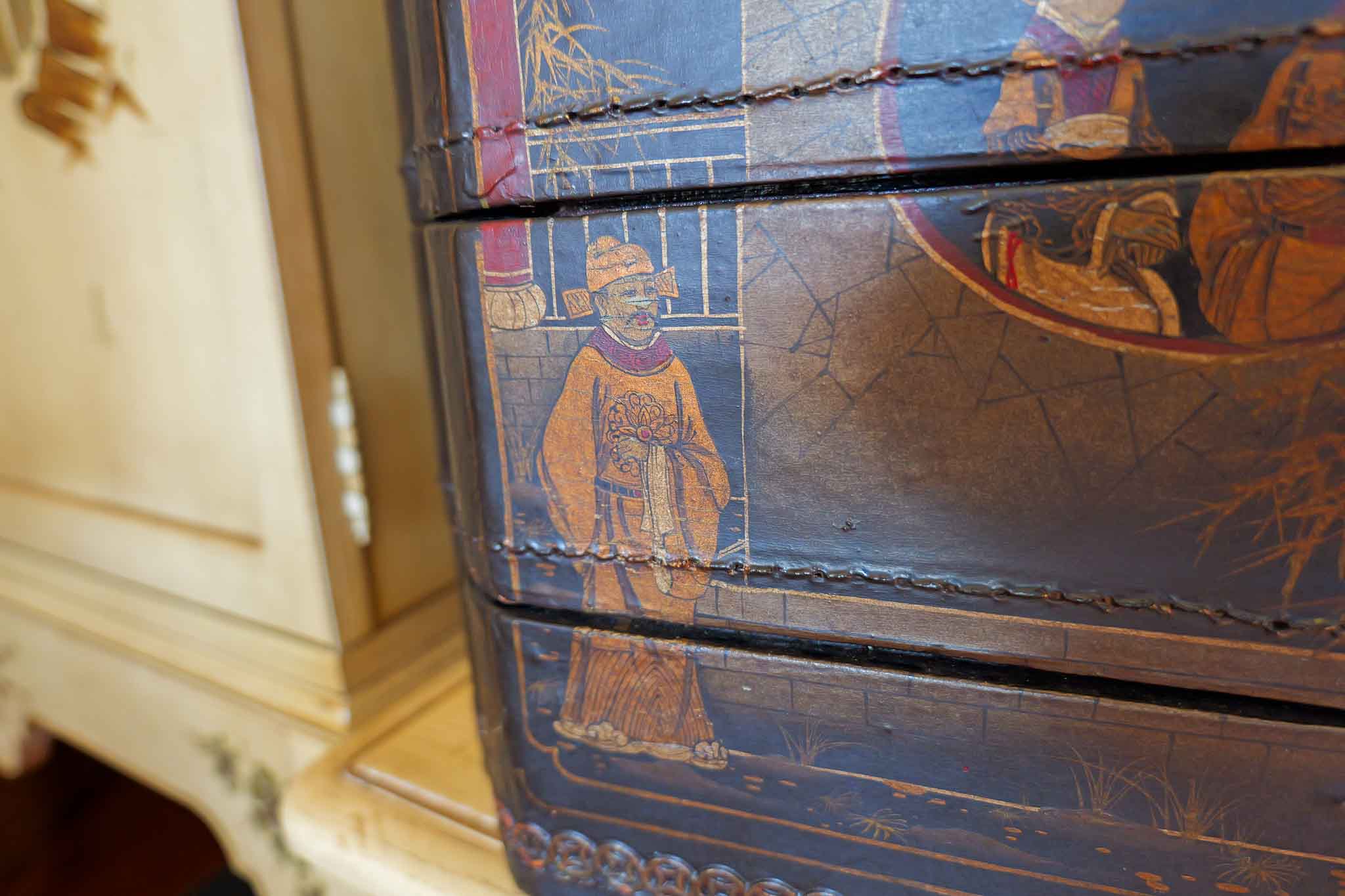 Vintage Asian Lacquer Tiered Stacking Box – Hand-Painted Chinoiserie Design Storage Chest - Image 3