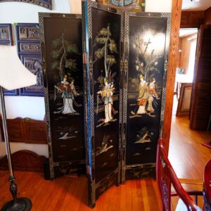 Vintage 4-Panel Black Lacquer Oriental Room Divider Screen – Hand-Painted Figures – 72” Tall