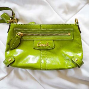 Coach Green Patent Leather Wristlet Clutch Lime Gloss Zip Top Gold Tone Hardware