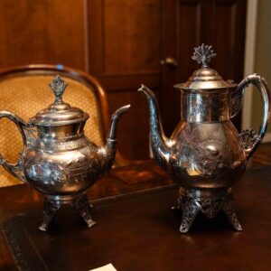 Meriden Silver Plate Quadruple Plate Tea & Coffee Pots